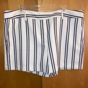 NWT Ann Taylor Shorts Sz 16